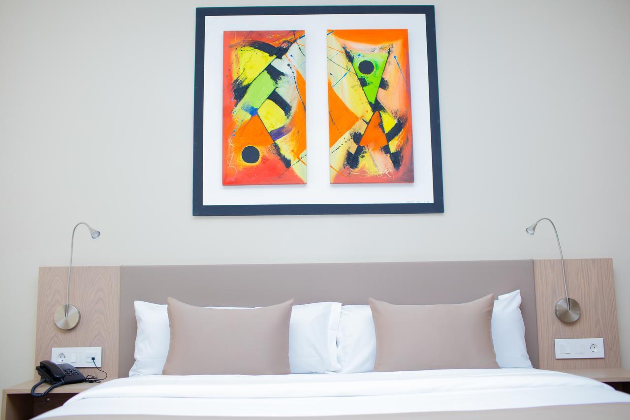 Fly Hotel Libreville Eksteriør billede