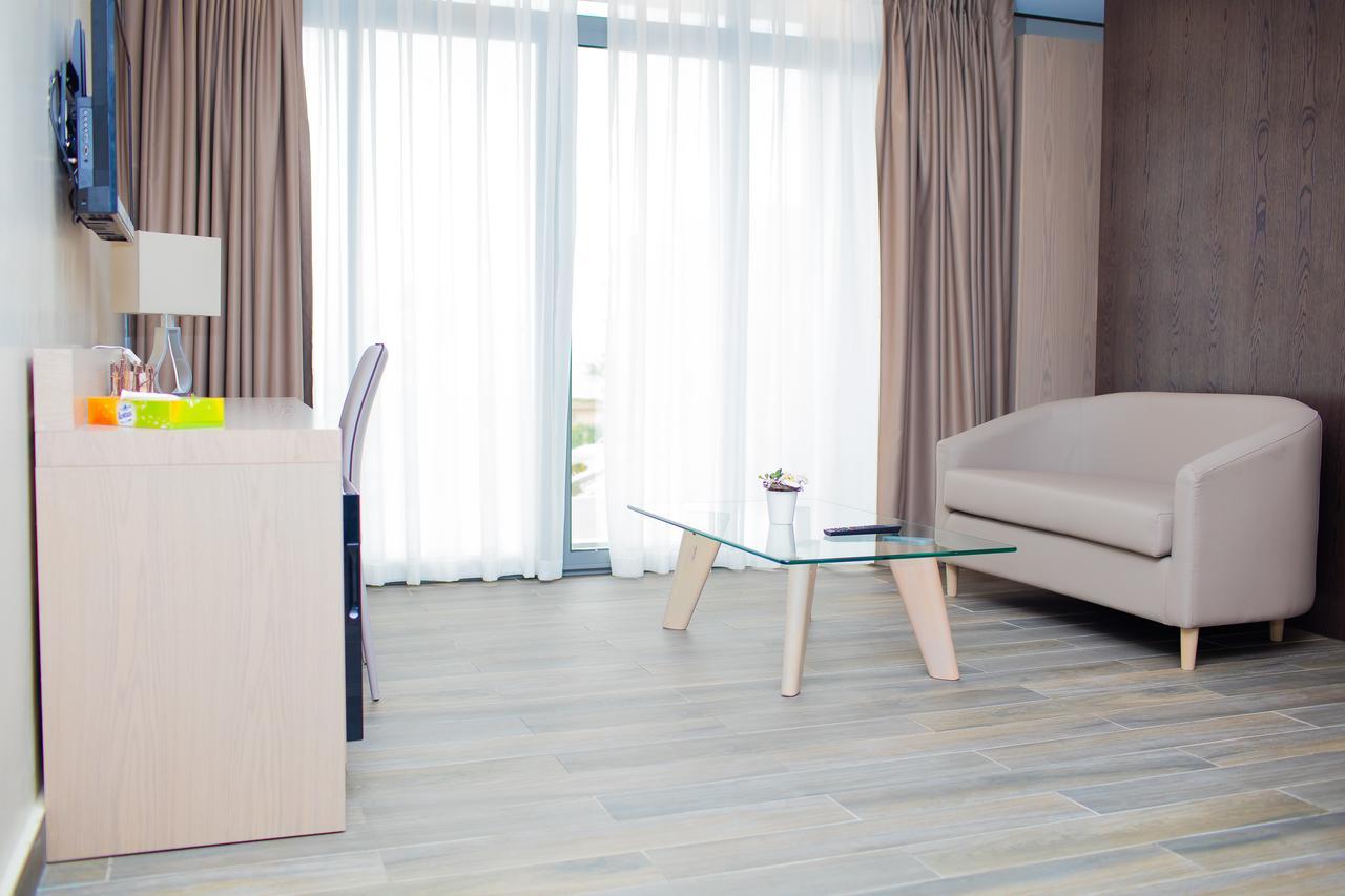 Fly Hotel Libreville Eksteriør billede