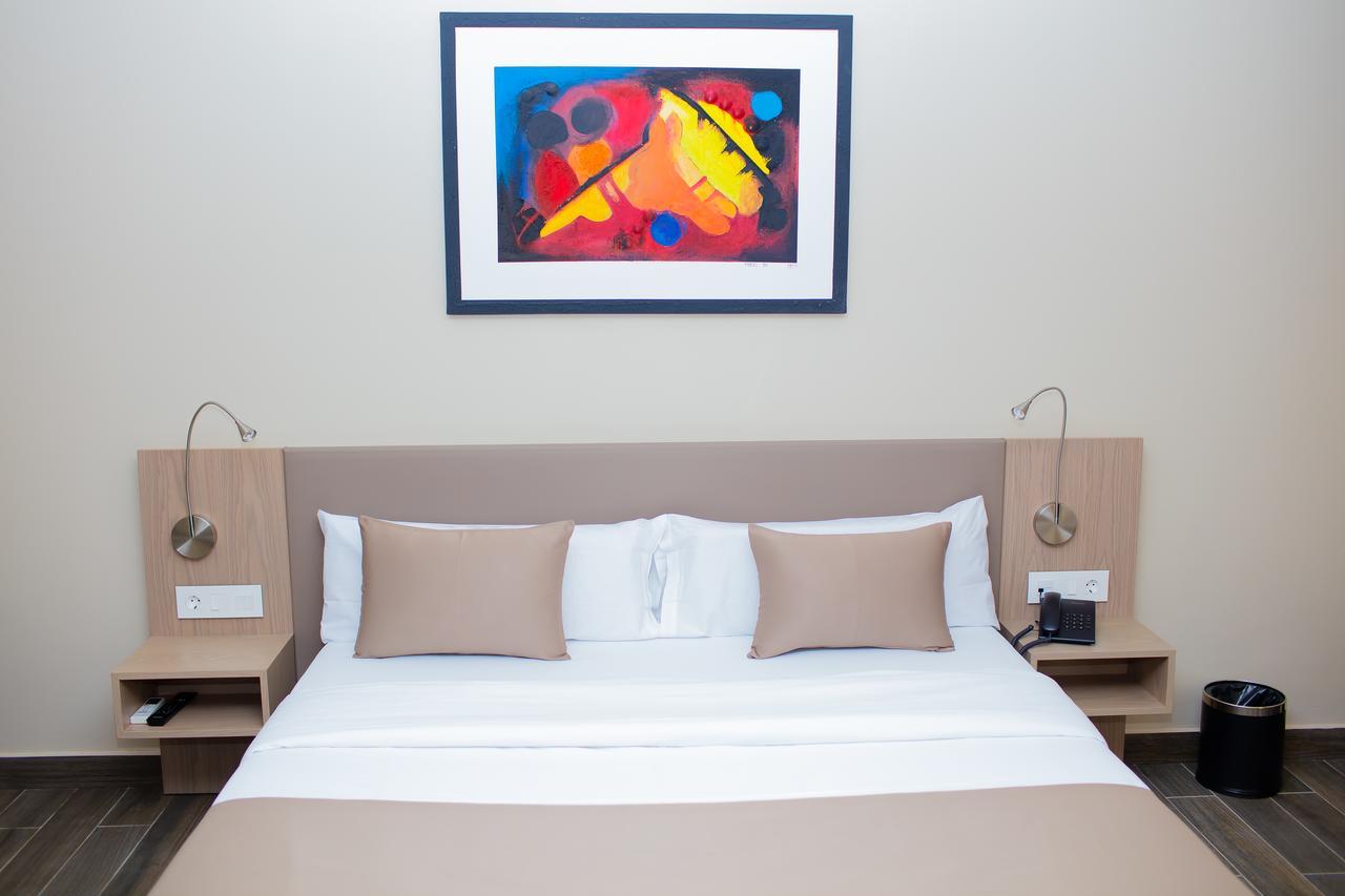 Fly Hotel Libreville Eksteriør billede