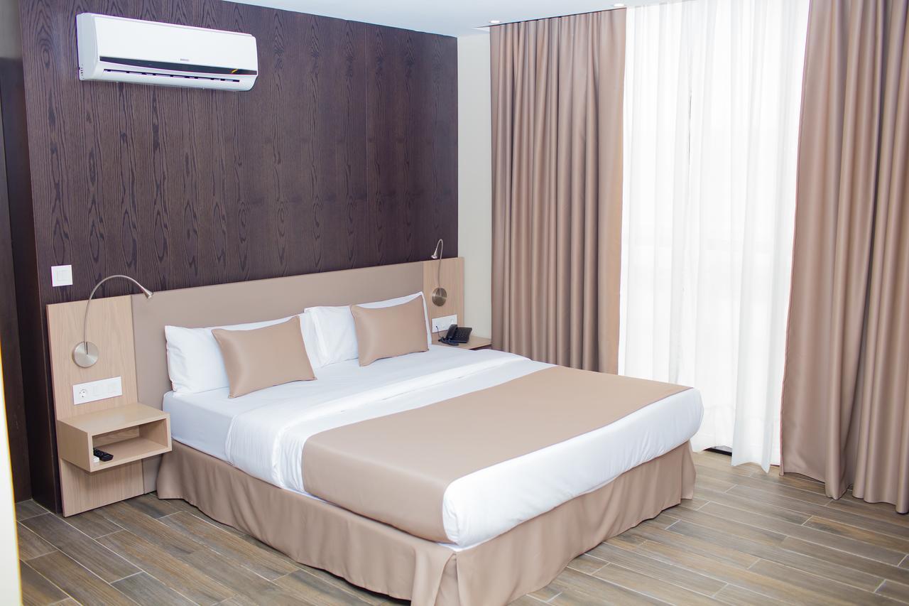 Fly Hotel Libreville Eksteriør billede