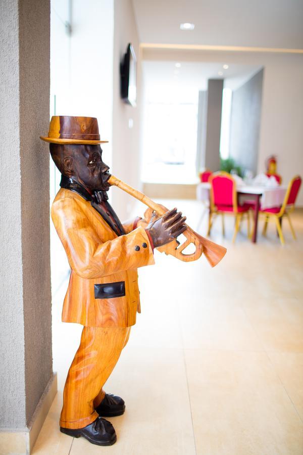 Fly Hotel Libreville Eksteriør billede