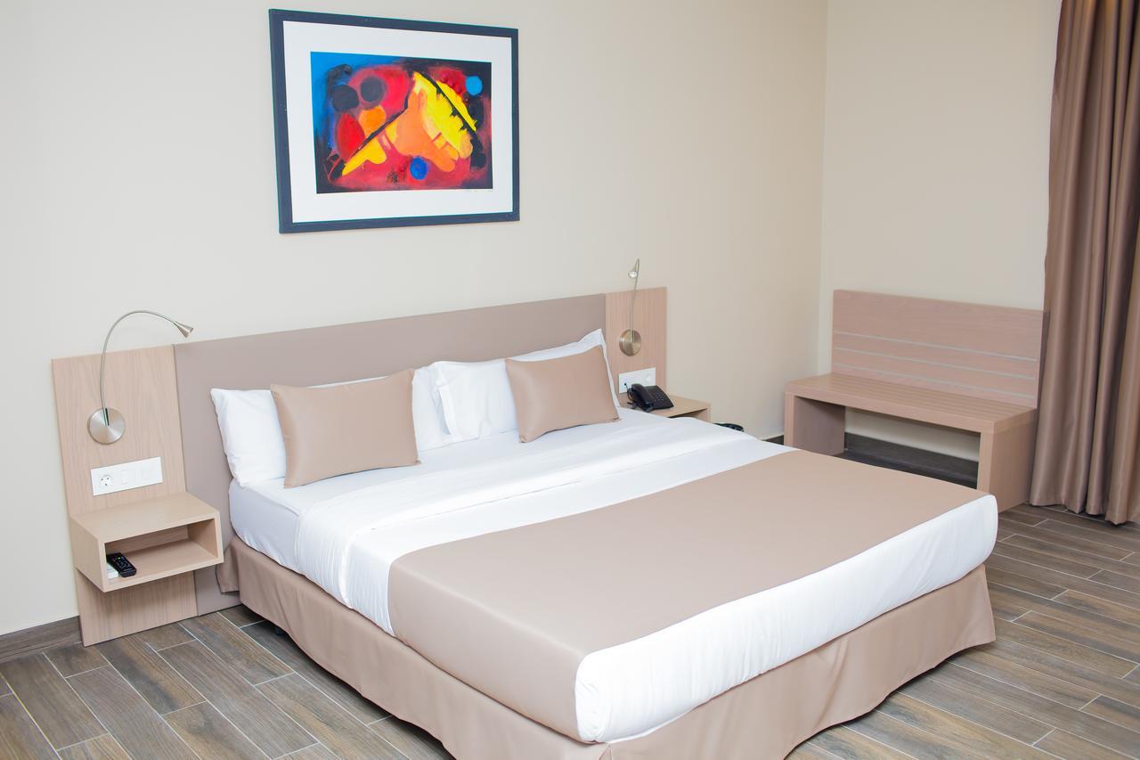 Fly Hotel Libreville Eksteriør billede