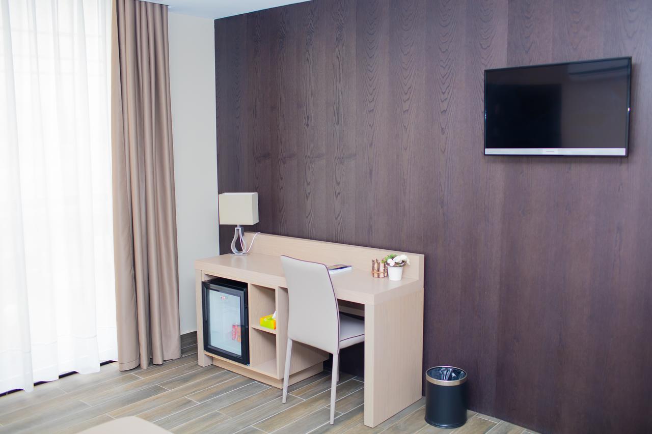 Fly Hotel Libreville Eksteriør billede
