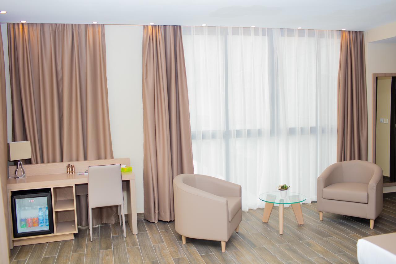 Fly Hotel Libreville Eksteriør billede