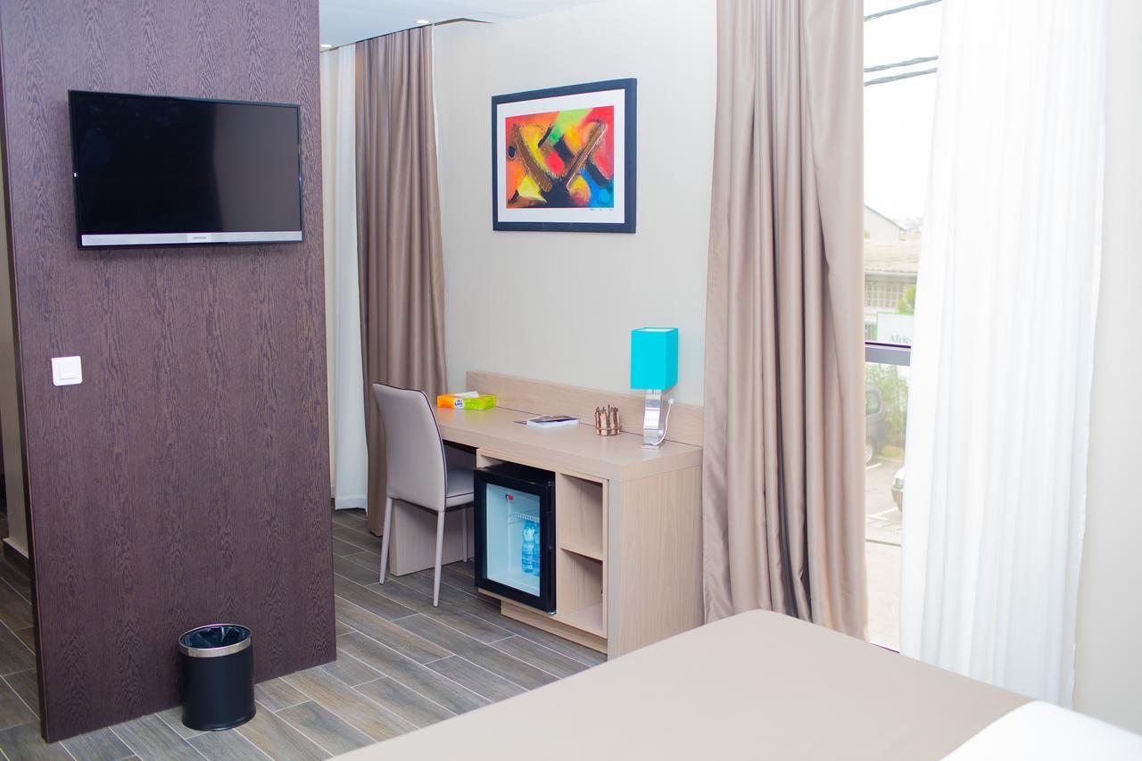 Fly Hotel Libreville Eksteriør billede