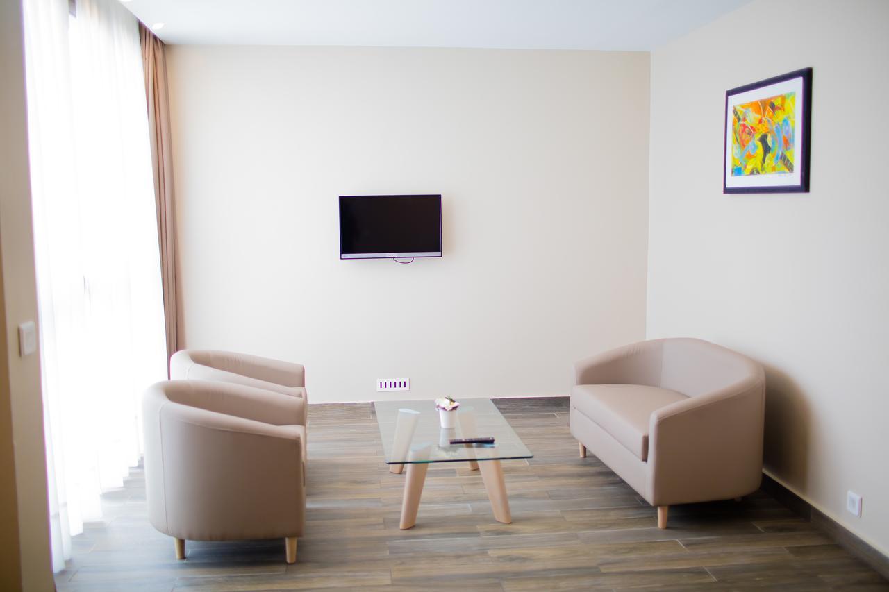 Fly Hotel Libreville Eksteriør billede